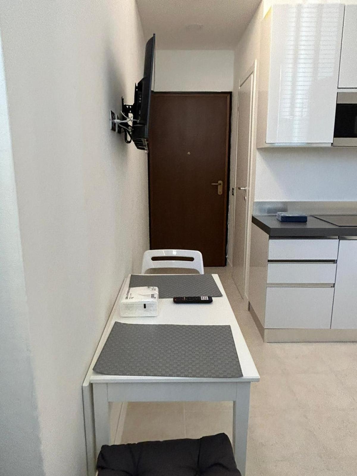 Elegant Studio Milano Esterno foto